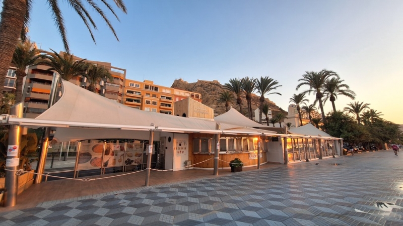 Playa del Postiguet es urbana y cosmopolita