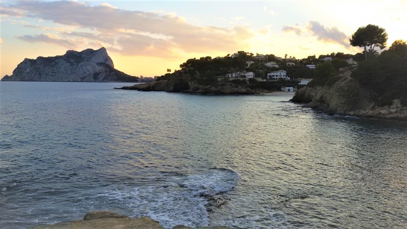 Paseando por la Cala de Els Pinets