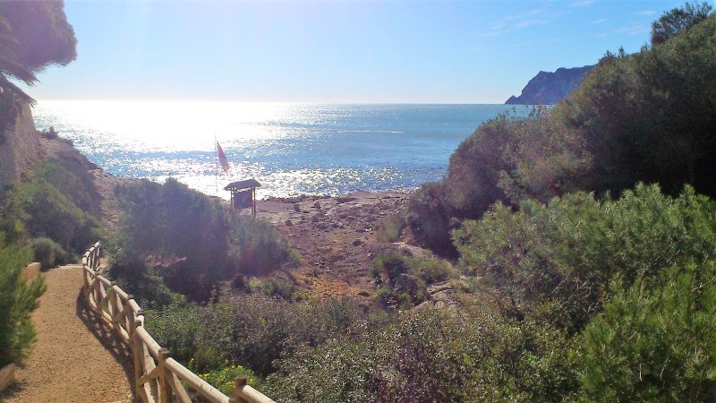 El paseo nos lleva hasta La Cala de la Llobella