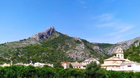 Sagra y la Serra del Cavall