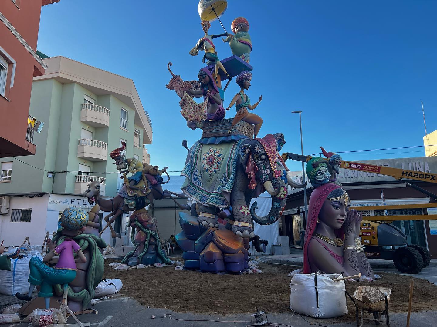 Falla Darrere del Castell