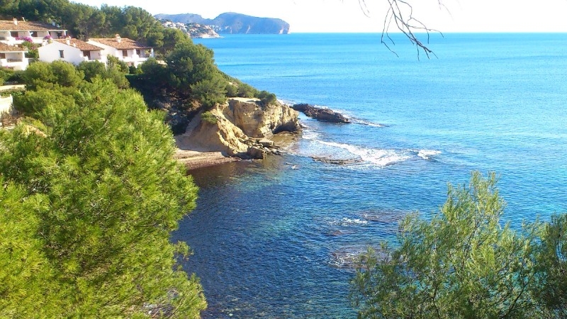 Sendero entre Calas de Calpe